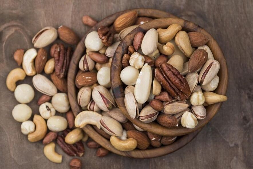 Les noix sont une source de vitamines qui augmentent la puissance